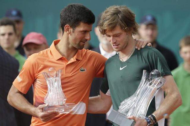 他们通过一 他们通过一